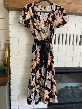 Beautiful Floral Dress Unbranded Size Small Hawaiian Vacation Resortwear